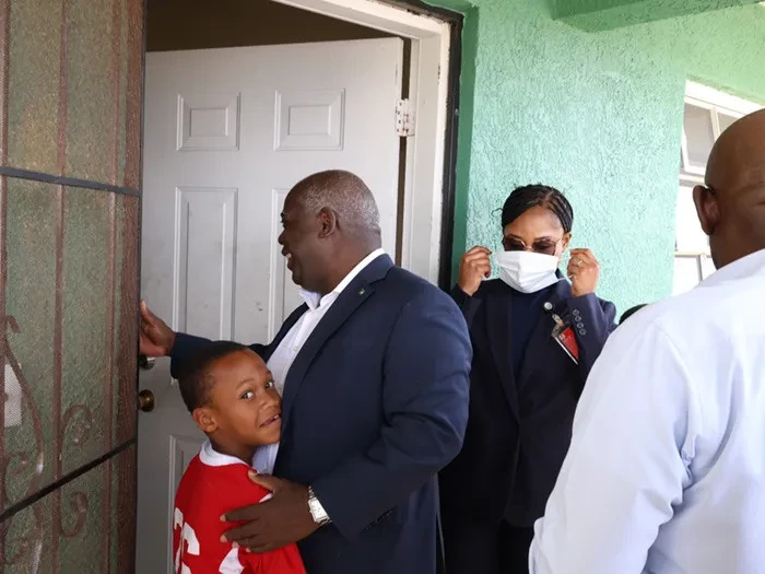 Prime Minister Davis visits fire-stricken areas in Grand Bahama and deploys 30 RBDF officers to assist