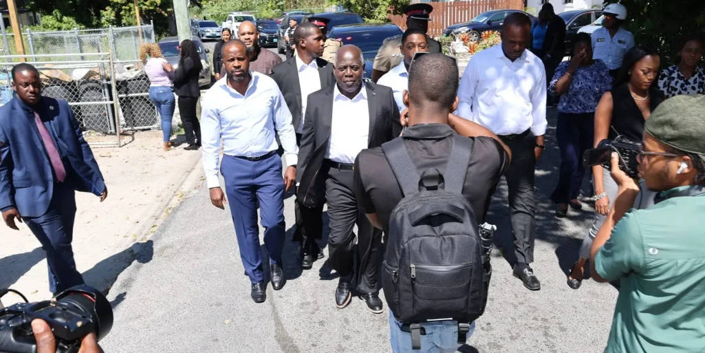 PM Davis visits Fox Hill 'mom and pop' stores, promotes Trade Diversification Programme