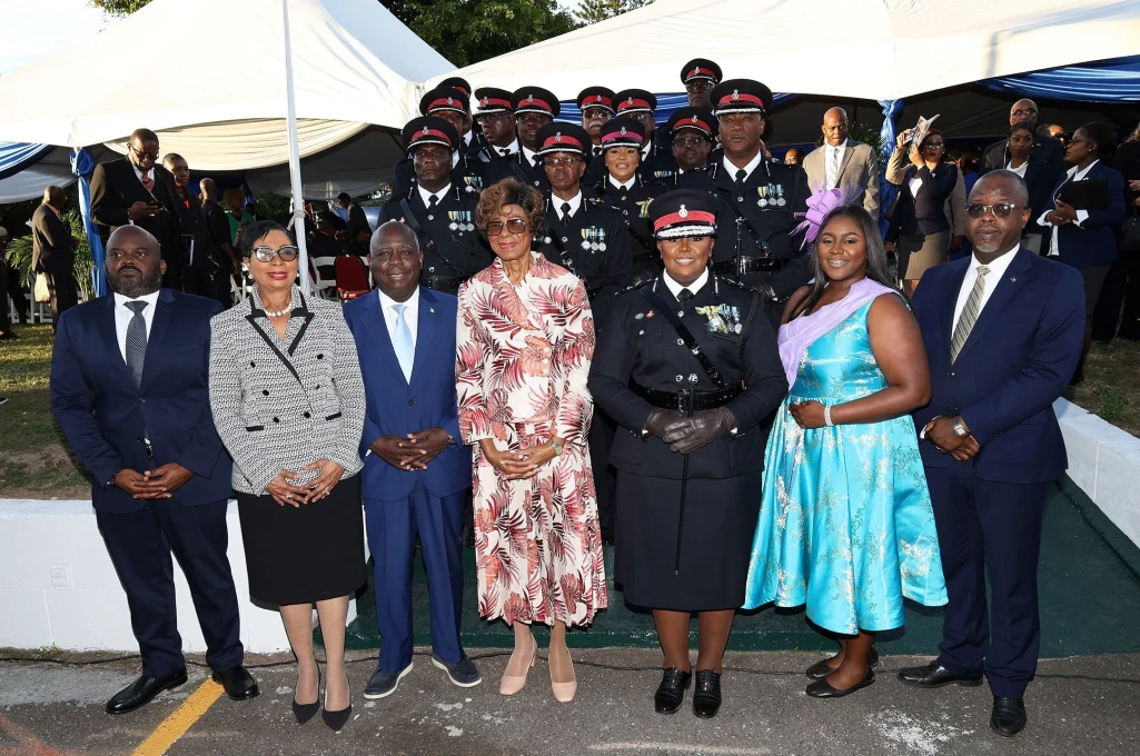 Chief Justice Winder, Mrs. Davis, Prime Minister Davis, Governor General Dame Cynthia Pratt, Police Commissioner Shanta Knowles, Minister of National Security Munroe Chief Justice Winder, Mrs. Davis, Prime Minister Davis, Governor General Dame Cynthia Pratt, Police Commissioner Shanta Knowles, Minister of National Security Munroe