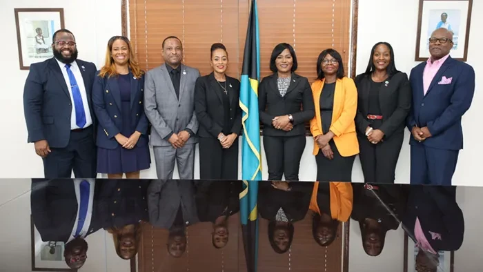 Insurance Commission pays courtesy call on Minister Moxey Insurance Commission pays courtesy call on Minister Moxey