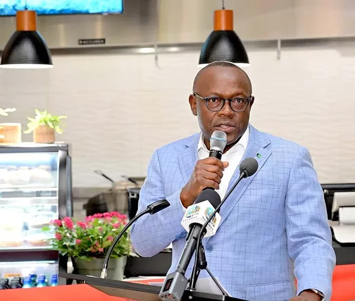 DPM Cuts the Ceremonial Ribbon for Reopening of Manuelo's at LPIA