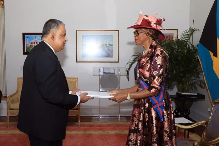 Pakistan's High Commissioner-Designate presents credentials to the Governor General