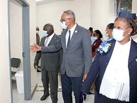 Prime Minister and health officials tour the new facilities Prime Minister and health officials tour the new facilities